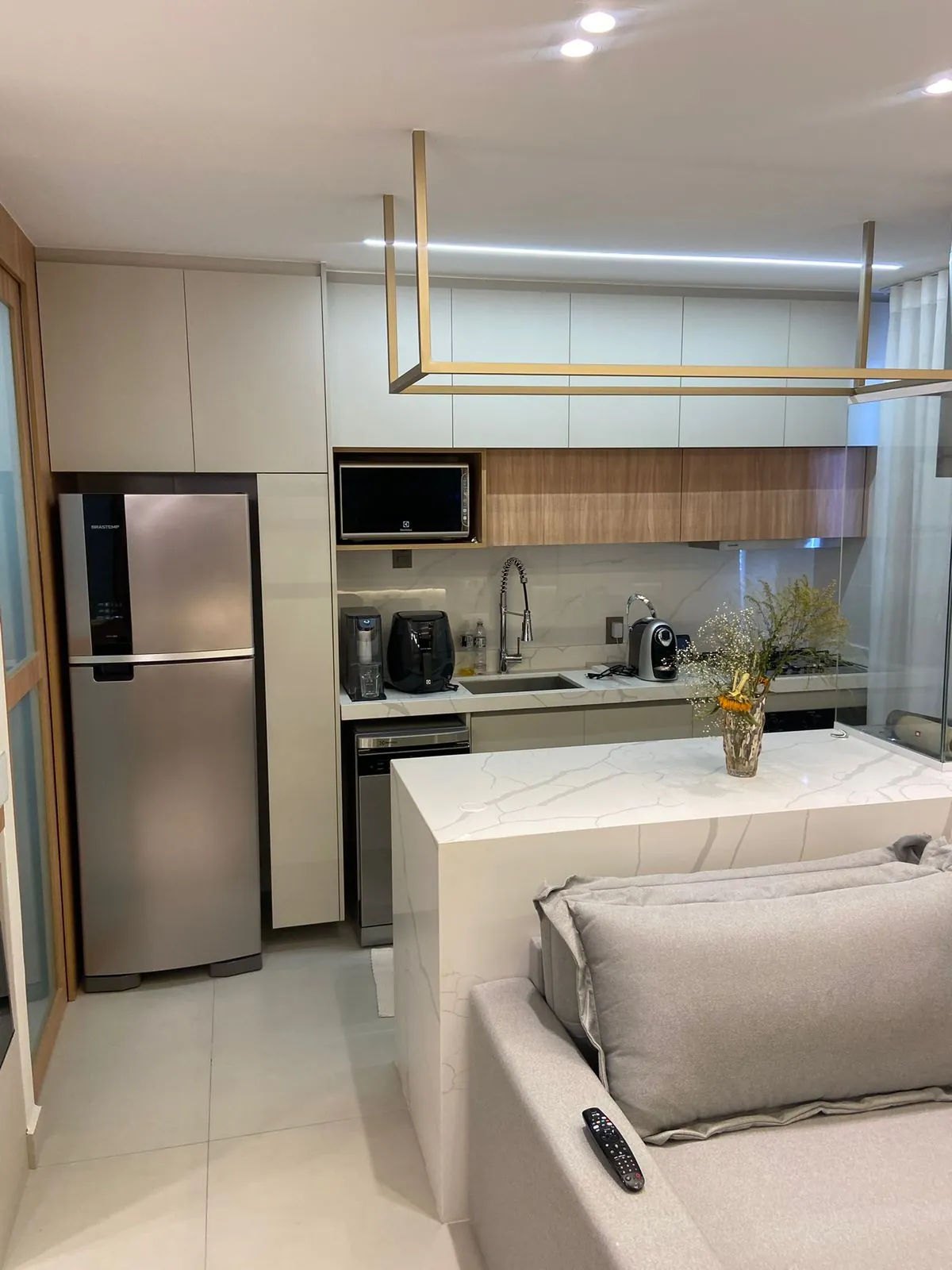 Espaço gourmet com ilha central — projeto Tubias